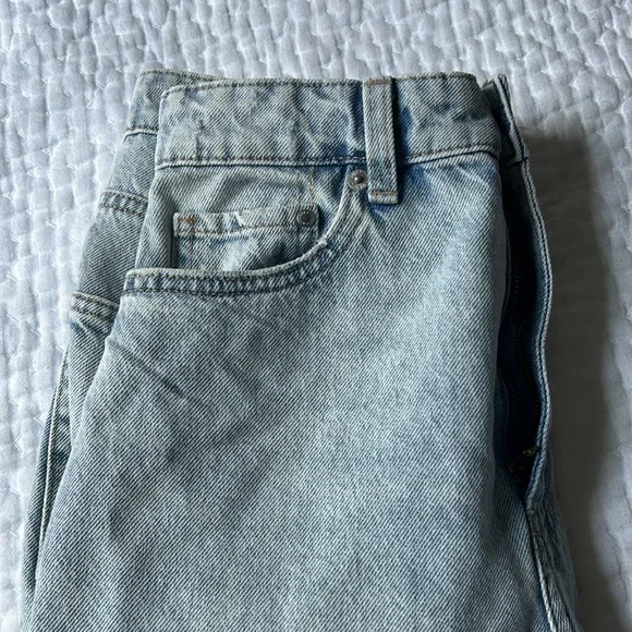 Mom jeans light wash - &denim - size 4 - Picture 3 of 4
